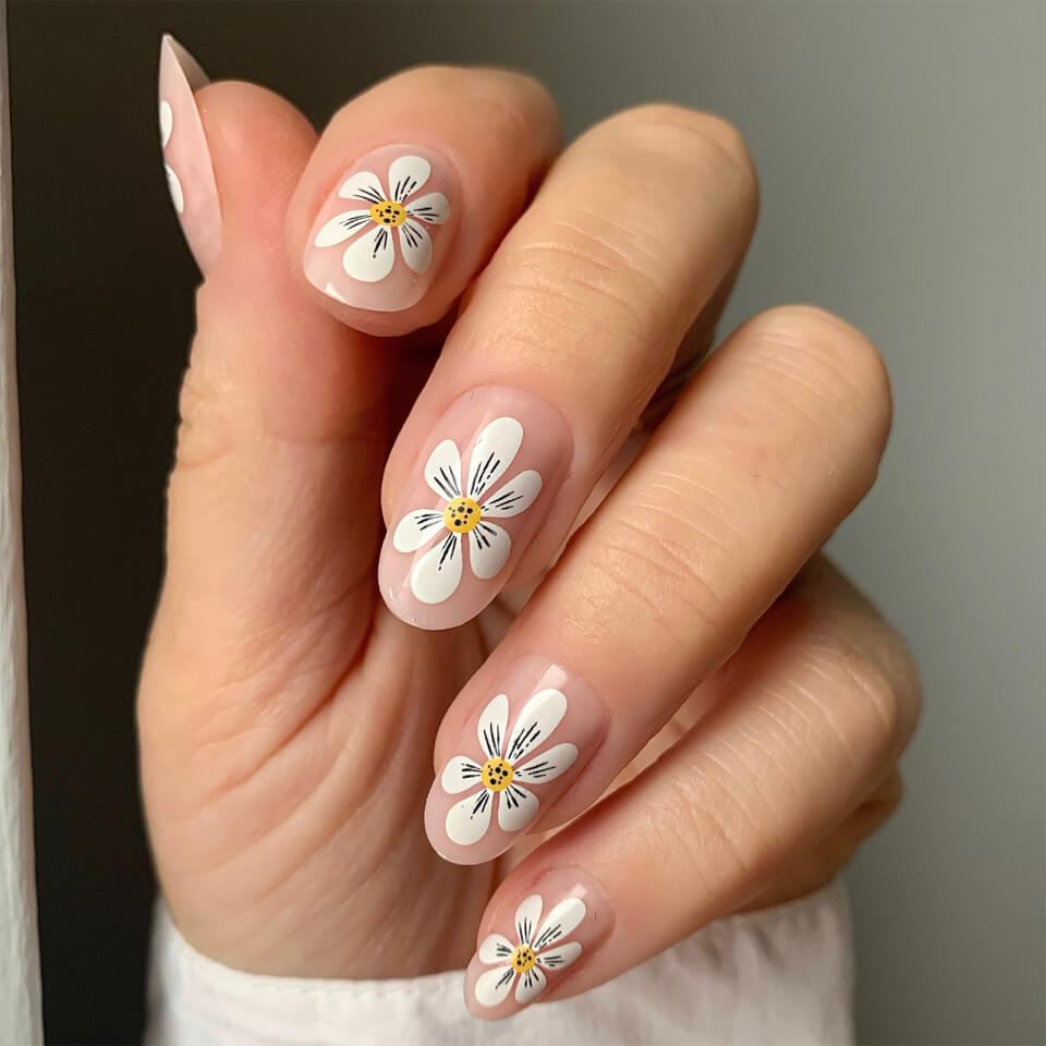 Beauty Works By Amy Daisy Press on Nails - Short Round