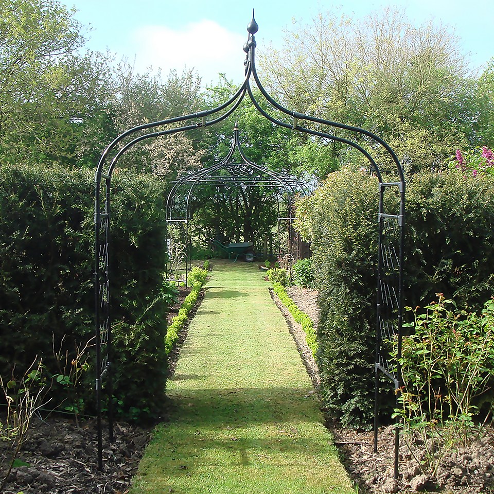 Agriframes Gothic Garden Arch - (H)2.5 x (W)1.5 x (D)0.45 m - Black