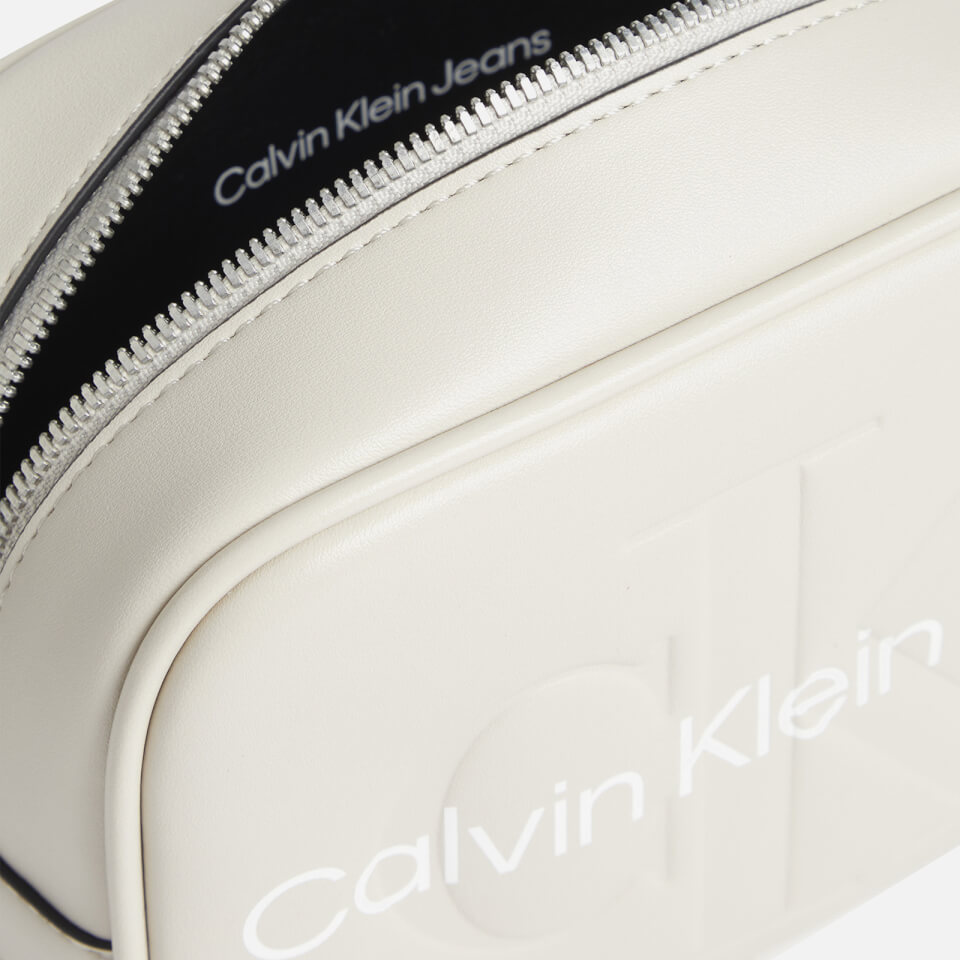 Calvin Klein Jeans Women's Sculpted Camera Bag Mono - Eggshell