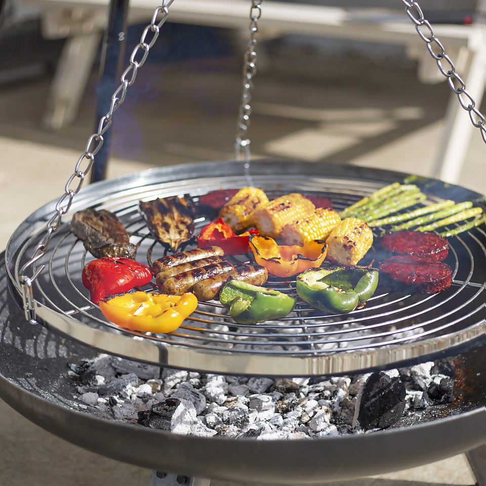 La Hacienda Deluxe Tripod with Hanging Grill Homebase