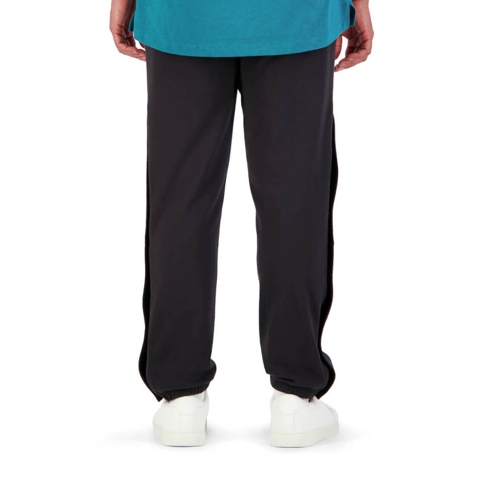 Mens Revolt 32" Taper Pant in Black