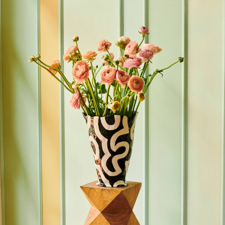 HAY Jessica Hans Shadow Vase - Black and White | Coggles