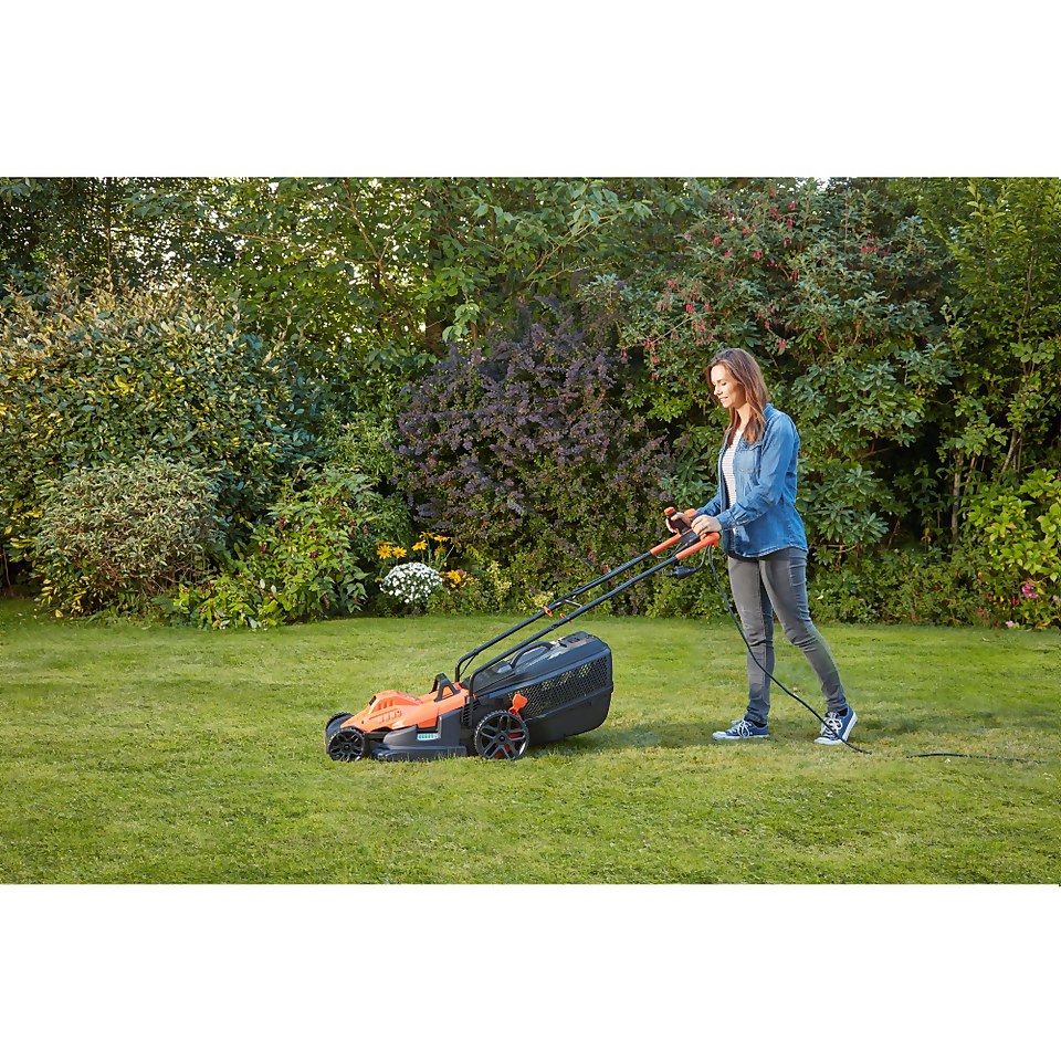 BLACK DECKER 42cm 1800W Rotary Lawn Mower BEMW481BH GB Homebase