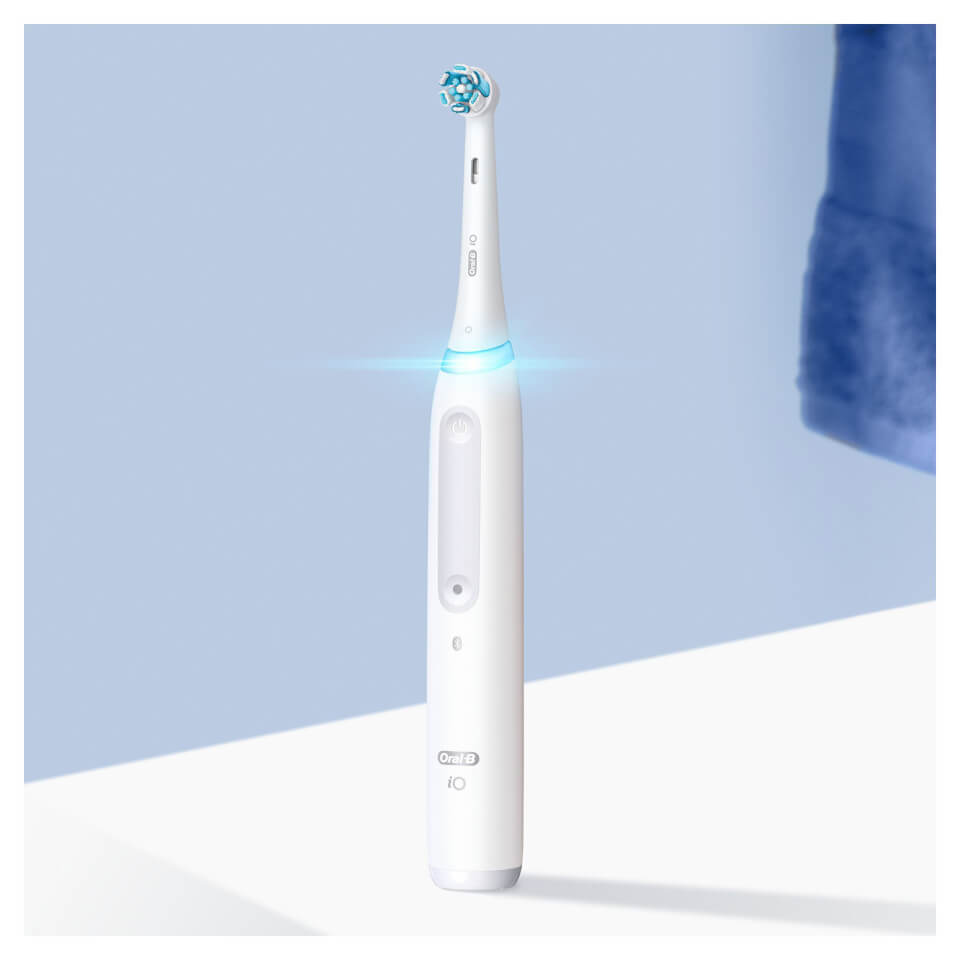 Oral B iO4 White Electric Toothbrush with Travel Case