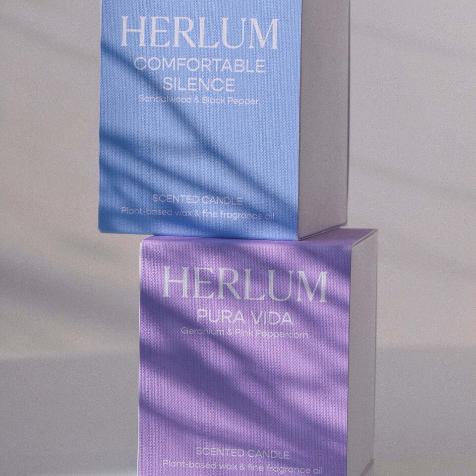 Herlum Comfortable Silence Candle - Sandalwood and Black Pepper 220g