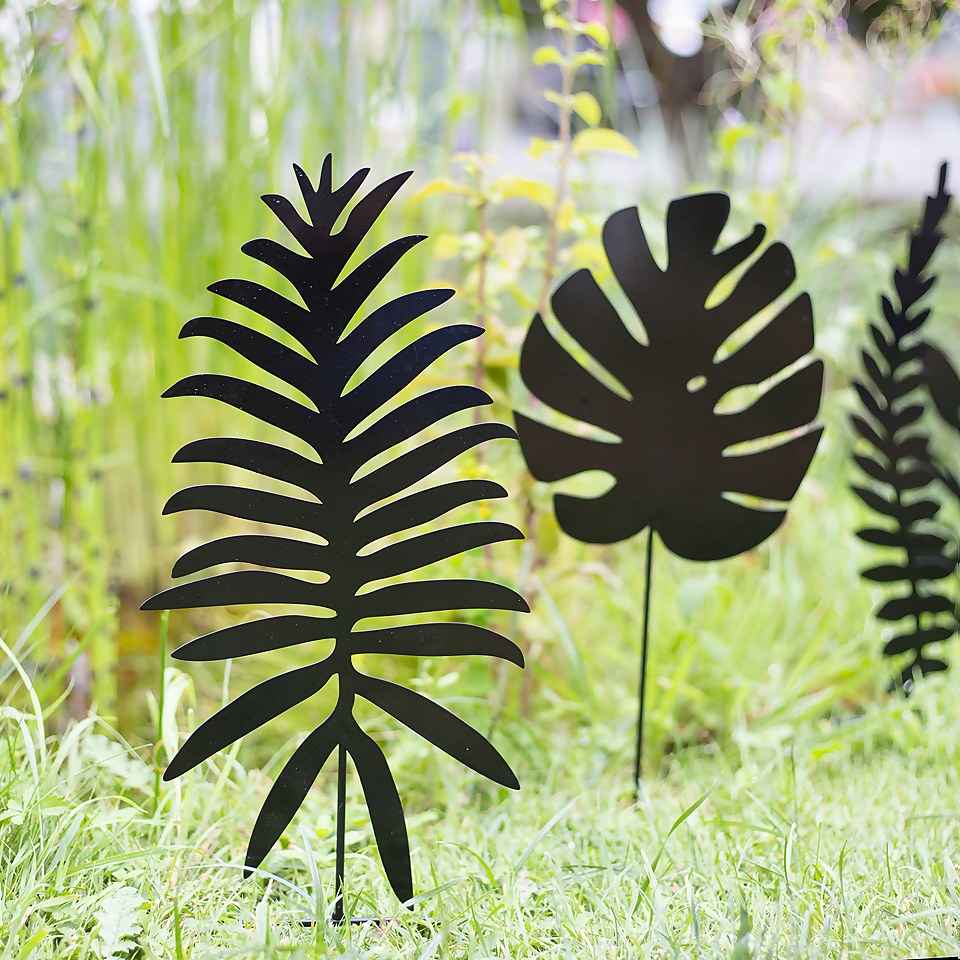 Jungle Black Ground Stakes - 45cm (Assorted Designs)