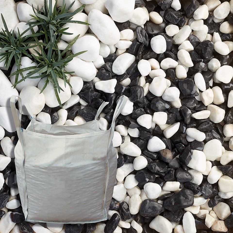 Stylish Stone Noughts & Crosses Garden Pebbles - Bulk Bag - 750kg