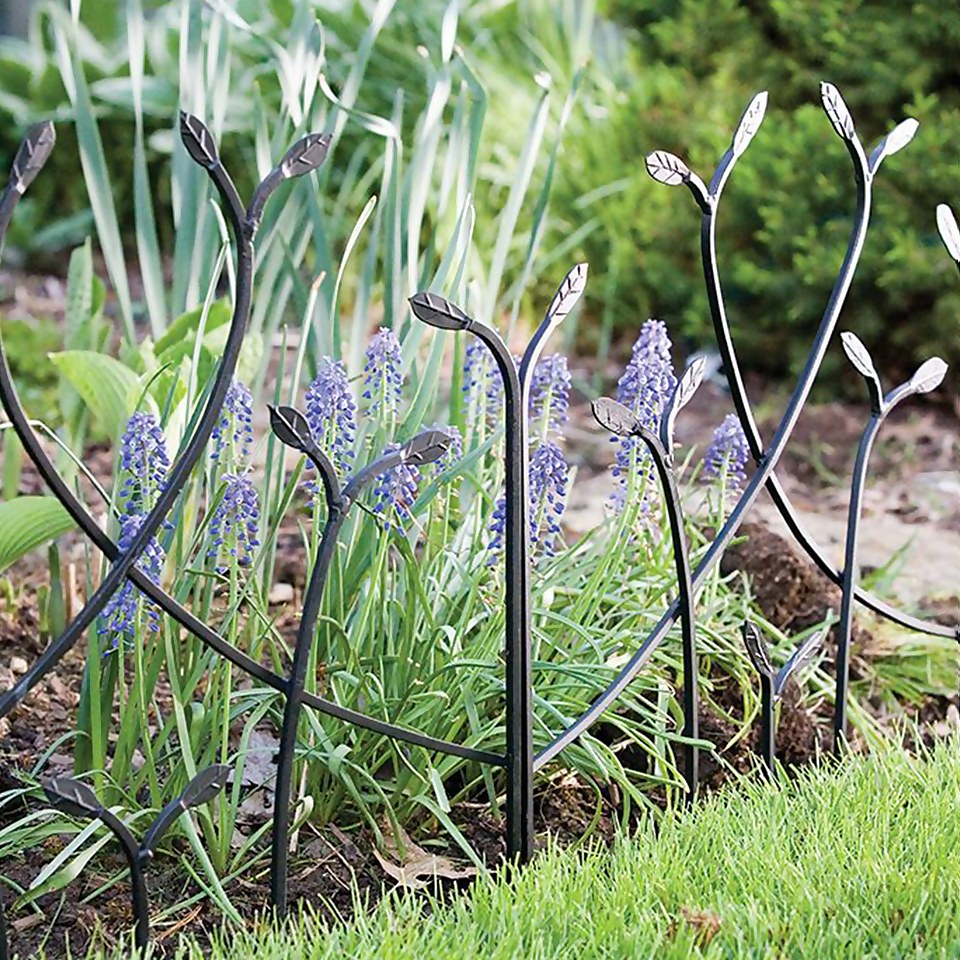 Forged Garden Border Edge with Leaves