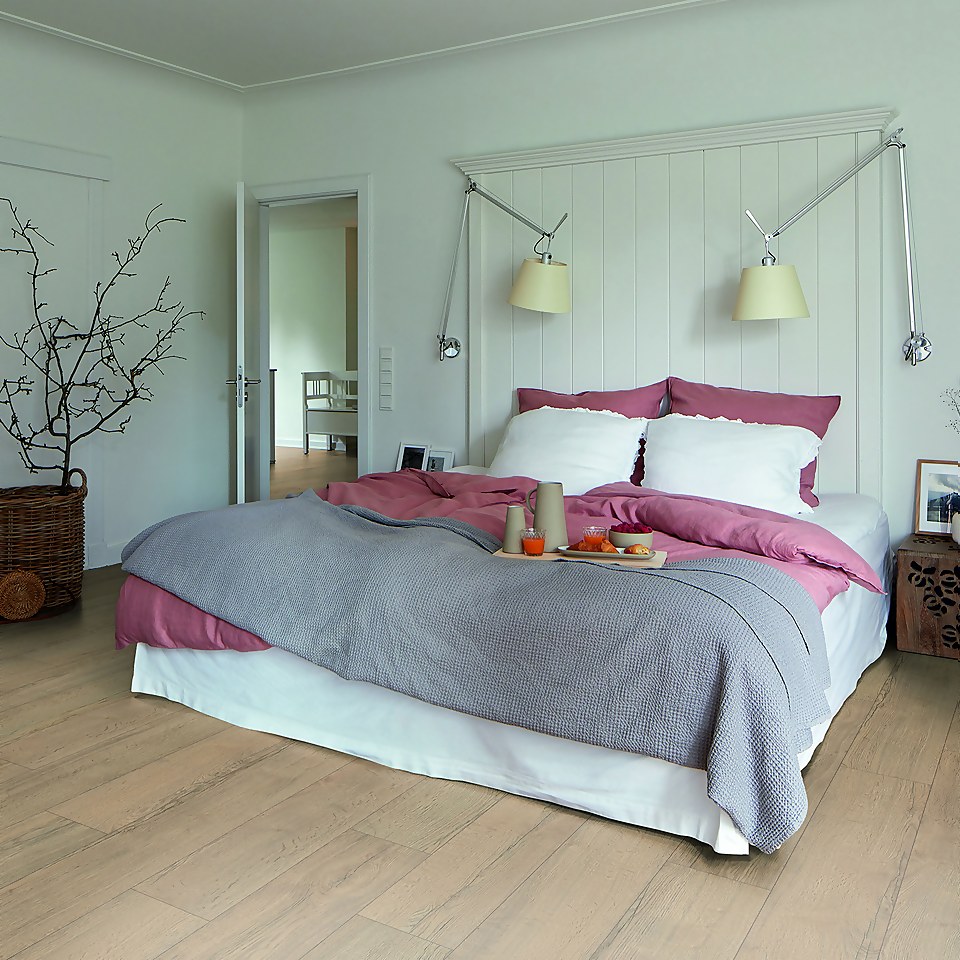 EGGER HOME Natural Elva Oak 8mm Laminate Flooring Sample
