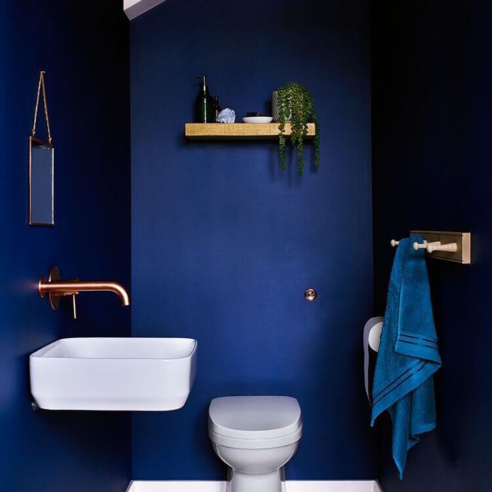 Dulux Easycare Bathroom Paint Sapphire Salute - Tester 30ml | Homebase