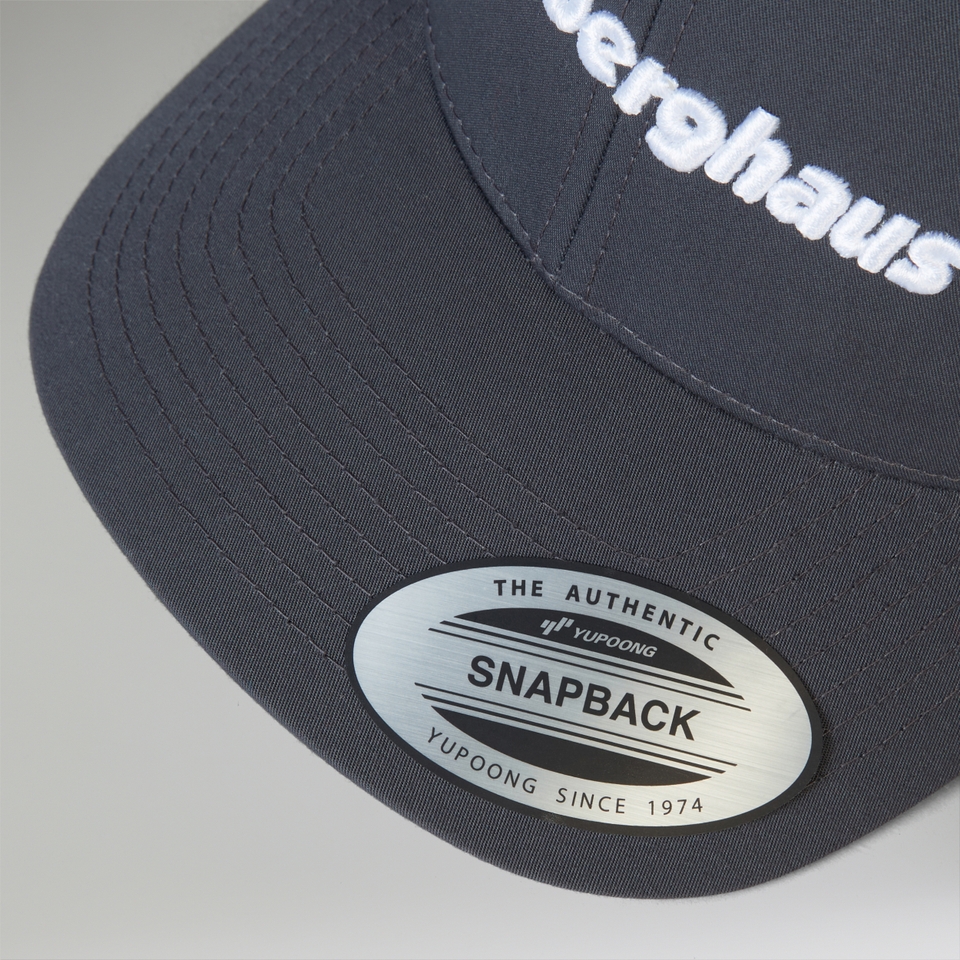 Unisex Logo Recognition Trucker Cap Grau