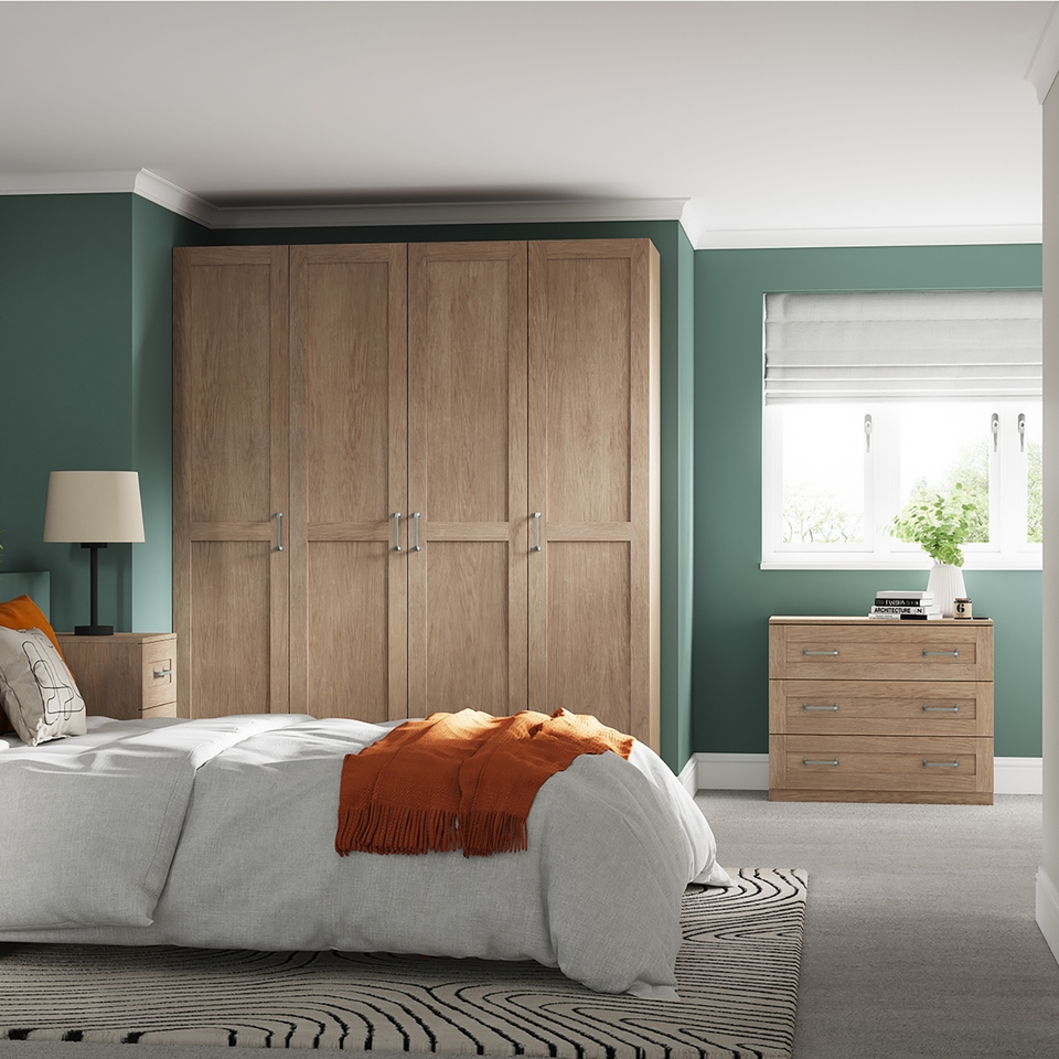 House Beautiful Realm Wide Chest of Drawers - Oak Effect Carcass, Oak Effect Shaker Drawer Fronts (W) 900mm x (H) 756mm