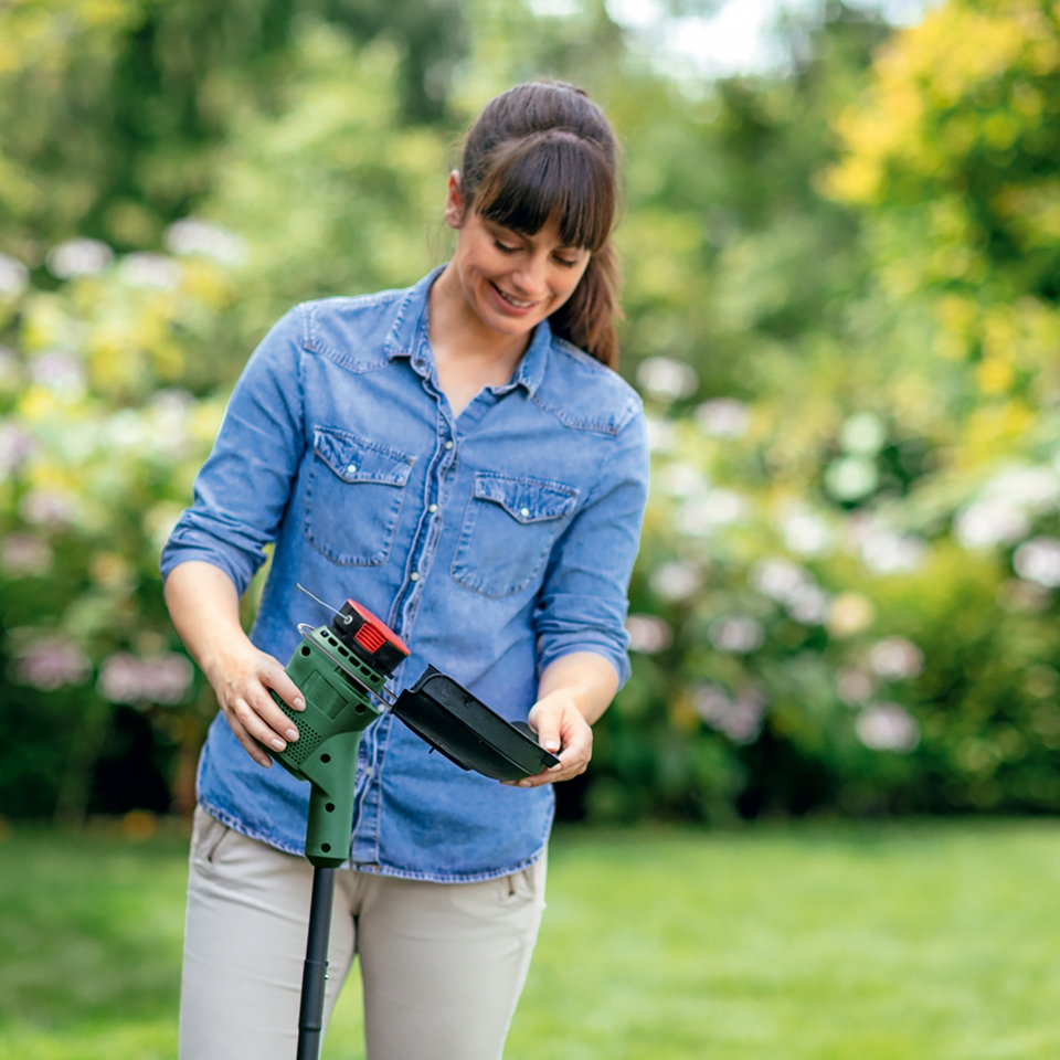 Bosch EasyGrassCut 18V 230 Cordless Grass Trimmer Classic Green Homebase