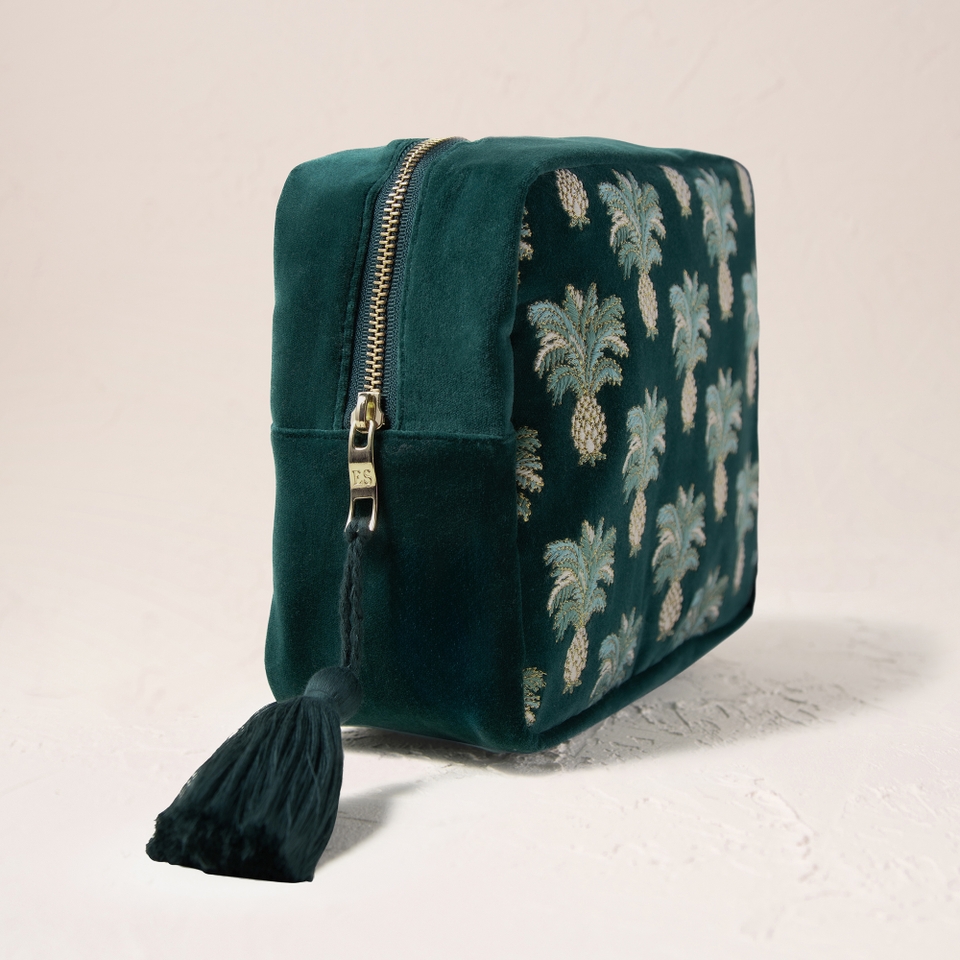Elizabeth Scarlett Pineapple Emerald Velvet Wash Bag