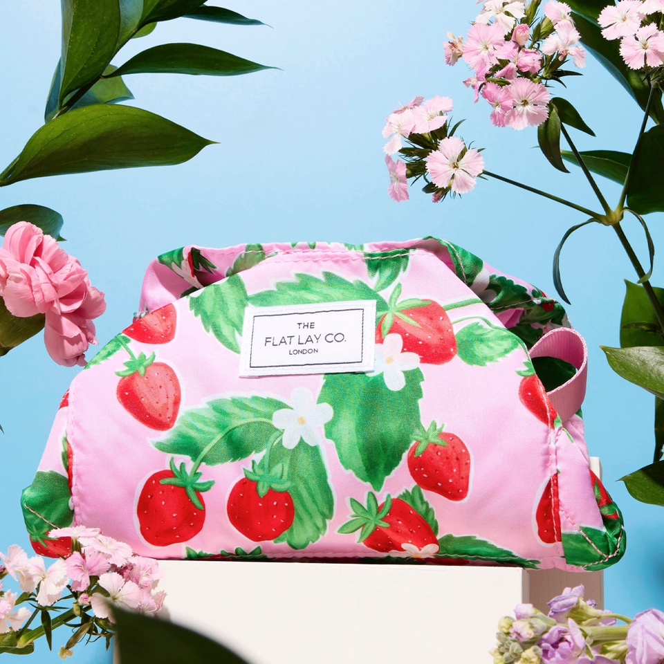 The Flat Lay Co. Drawstring Makeup Bag Summer Strawberries LOOKFANTASTIC