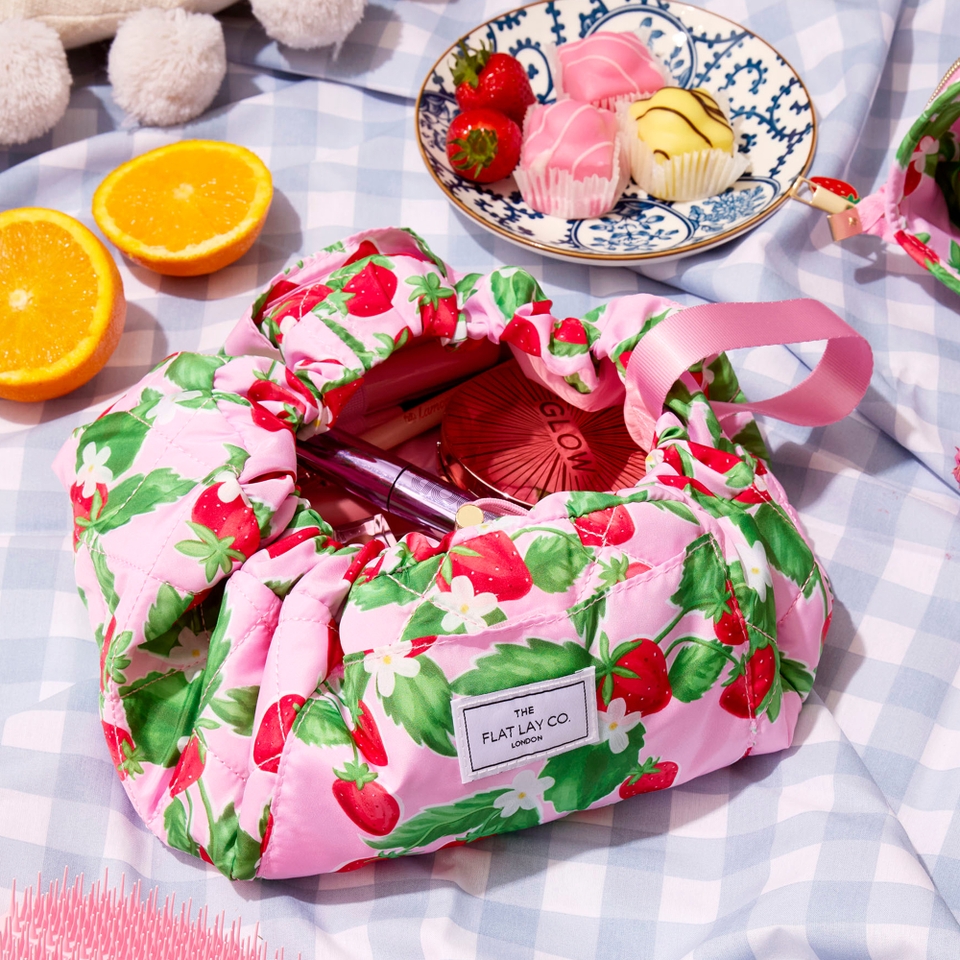 The Flat Lay Co. Drawstring Makeup Bag Summer Strawberries LOOKFANTASTIC