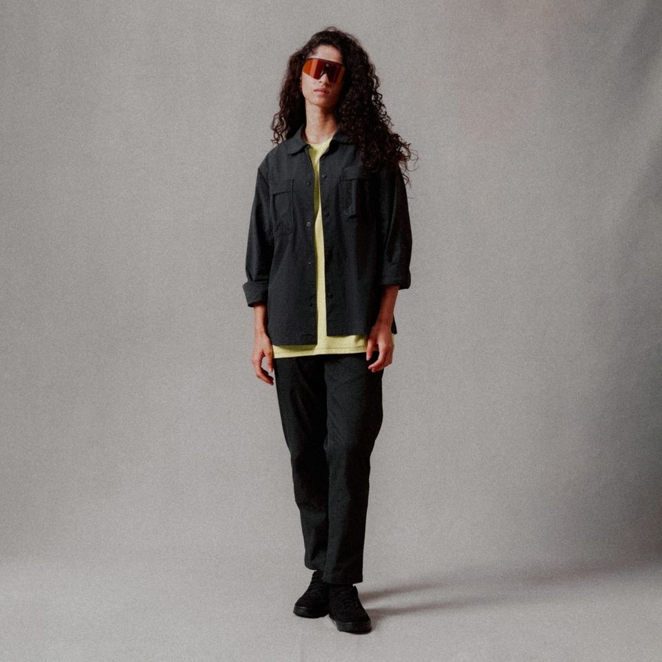 Unisex Abenteuer-Corner-Shirt Schwarz