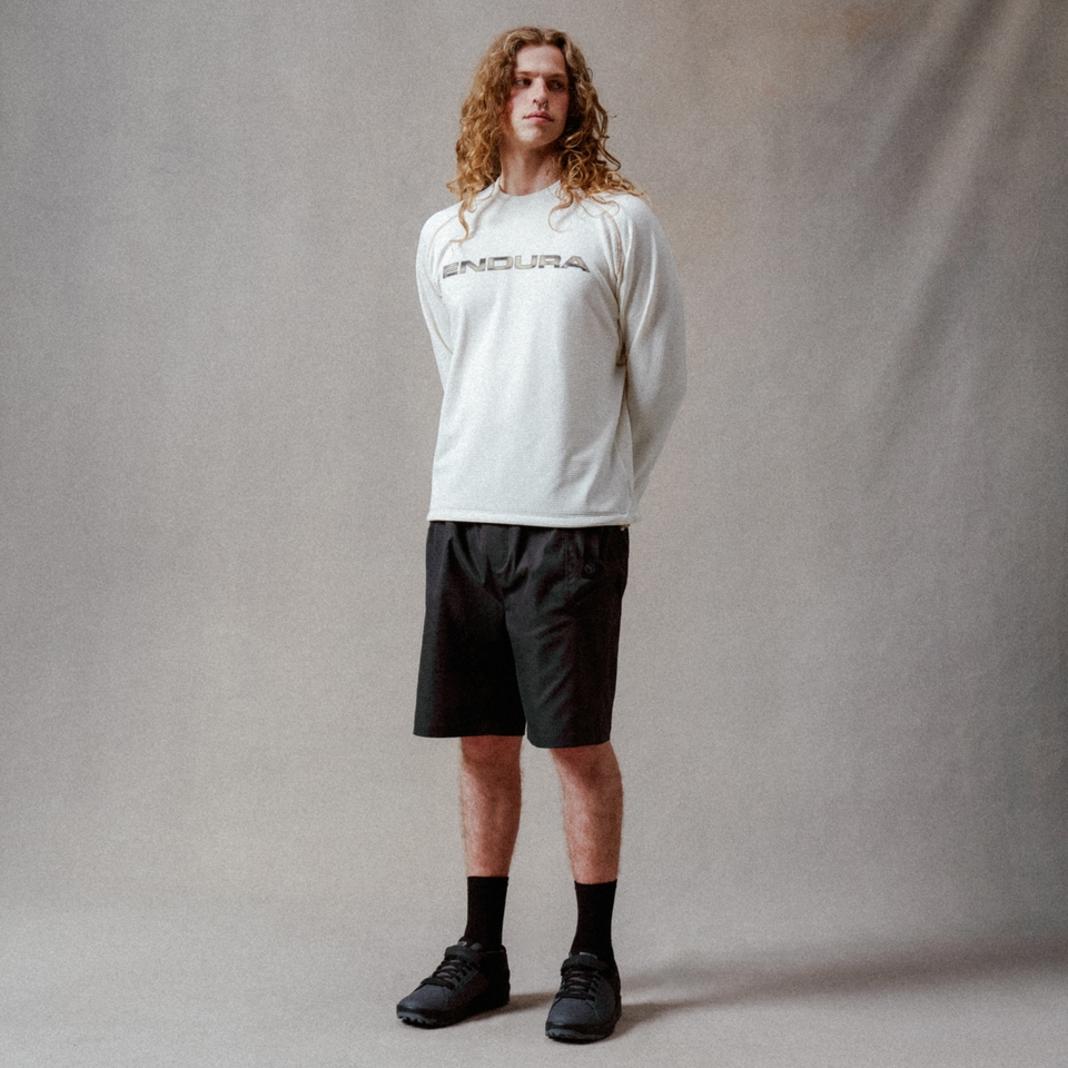 Unisex Corner V Shorts - Black