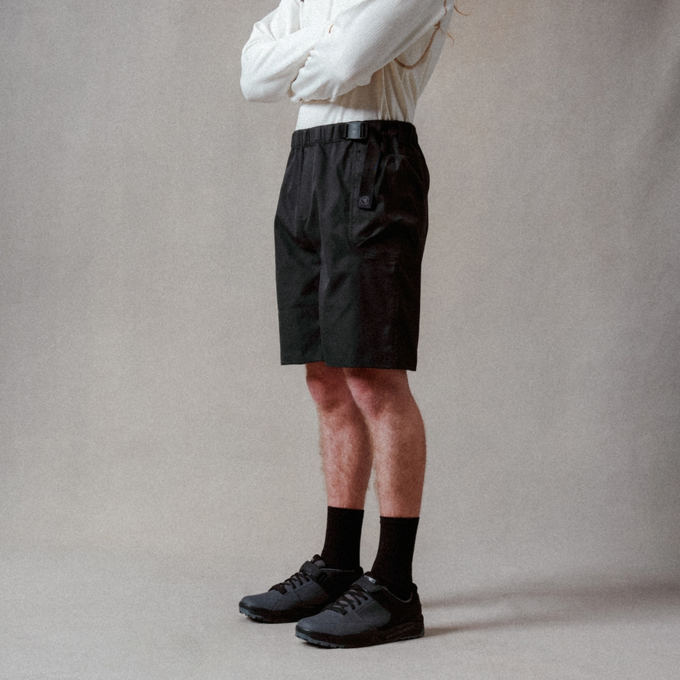 Unisex Corner V Shorts - Black