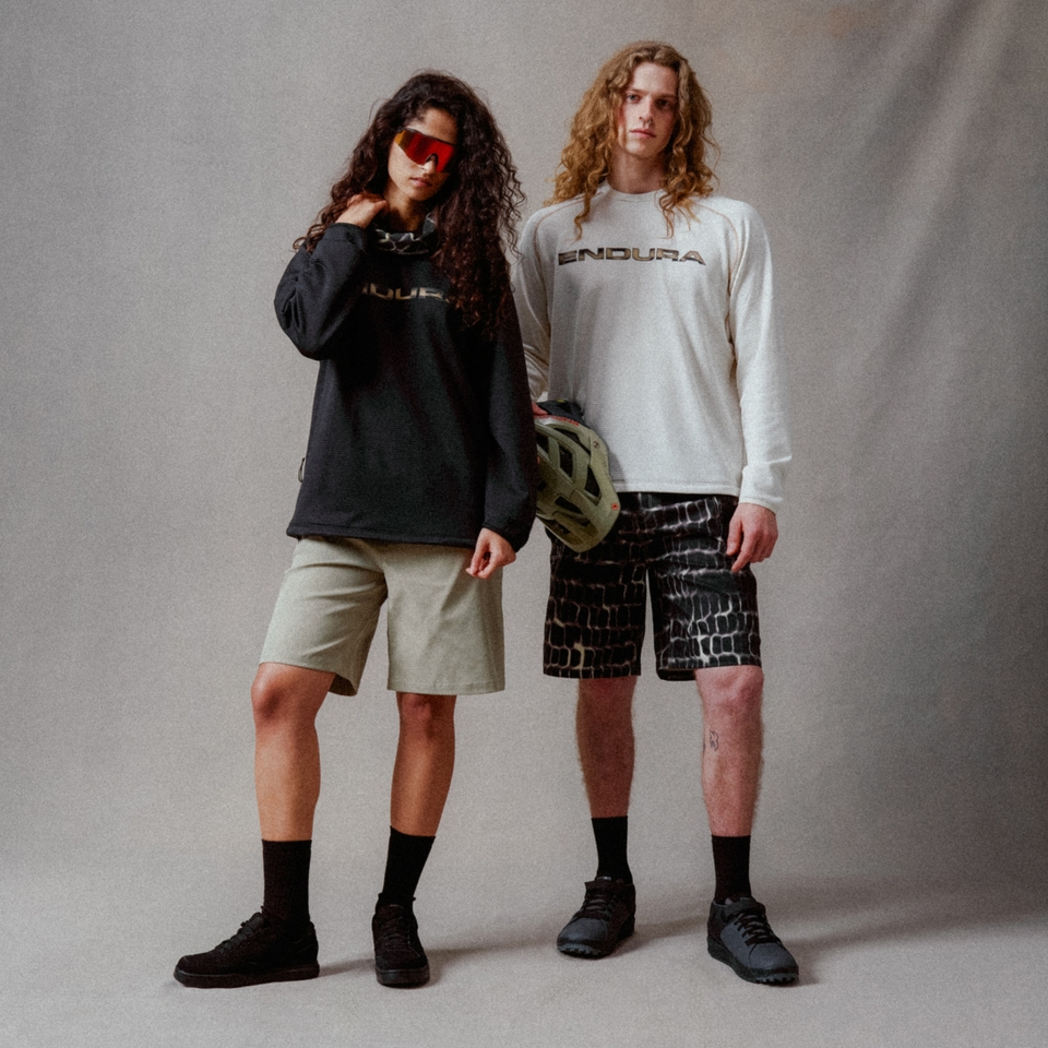 Unisex Corner-V-Shorts Silber