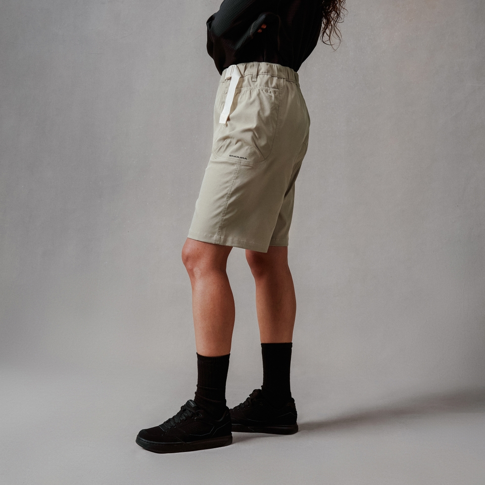 Unisex Corner V Short Silver Sage