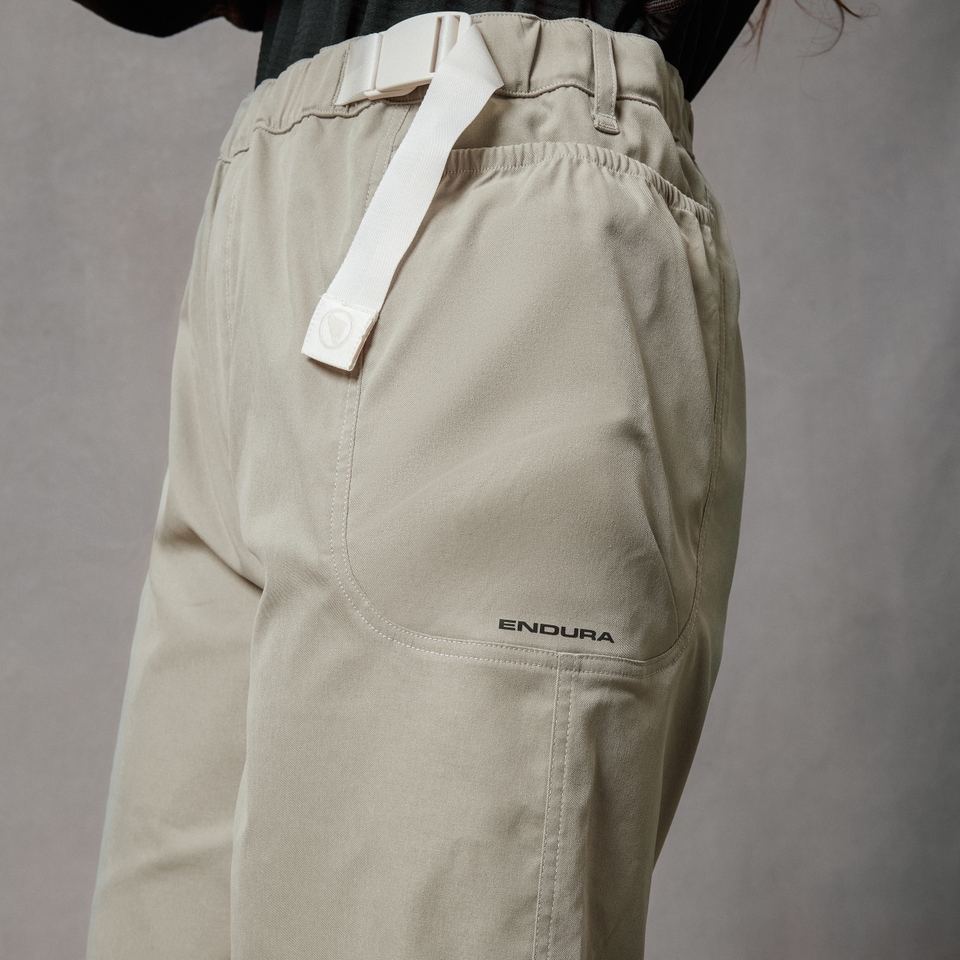Unisex Corner V Short Silver Sage