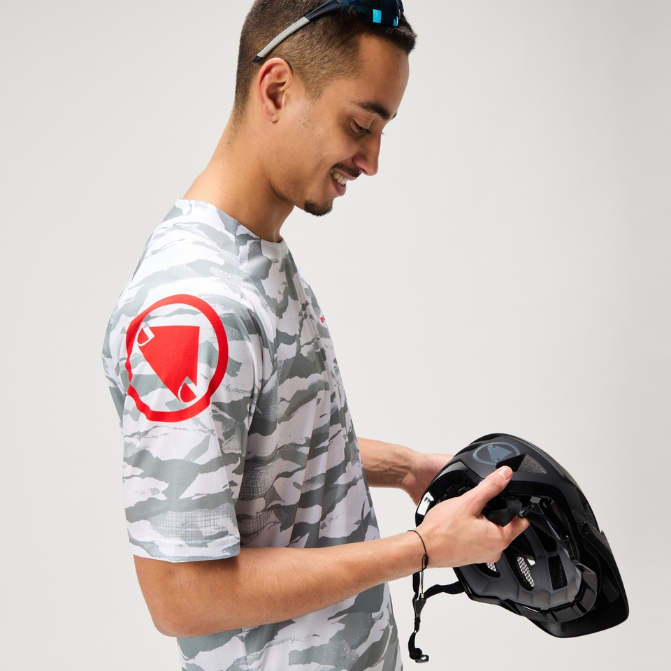 Men's Ltd Mountain Camo S/S Tee - Haar Grey