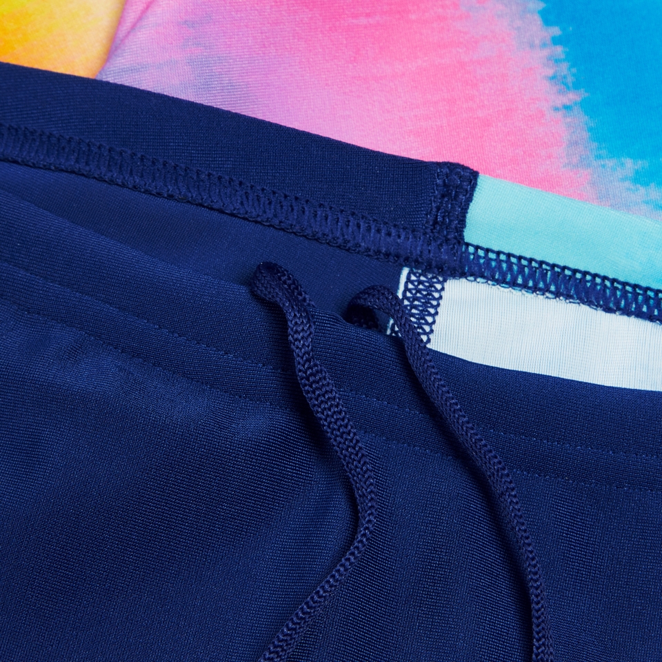 Jungen Schwimmhose mit digitalem Allover-Print und V-Schnitt Blau