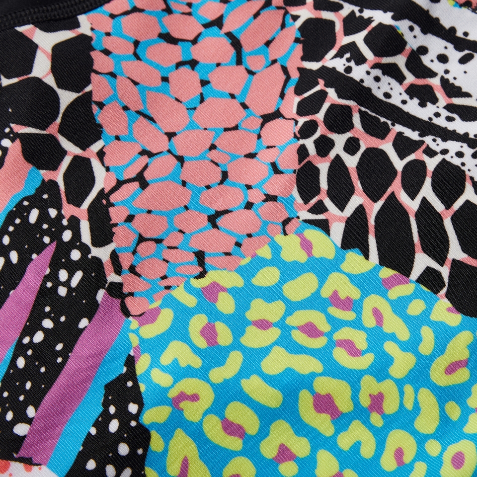 Jungen Schwimmhose mit Allover-Digitalprint und V-Schnitt Schwarz/Grün