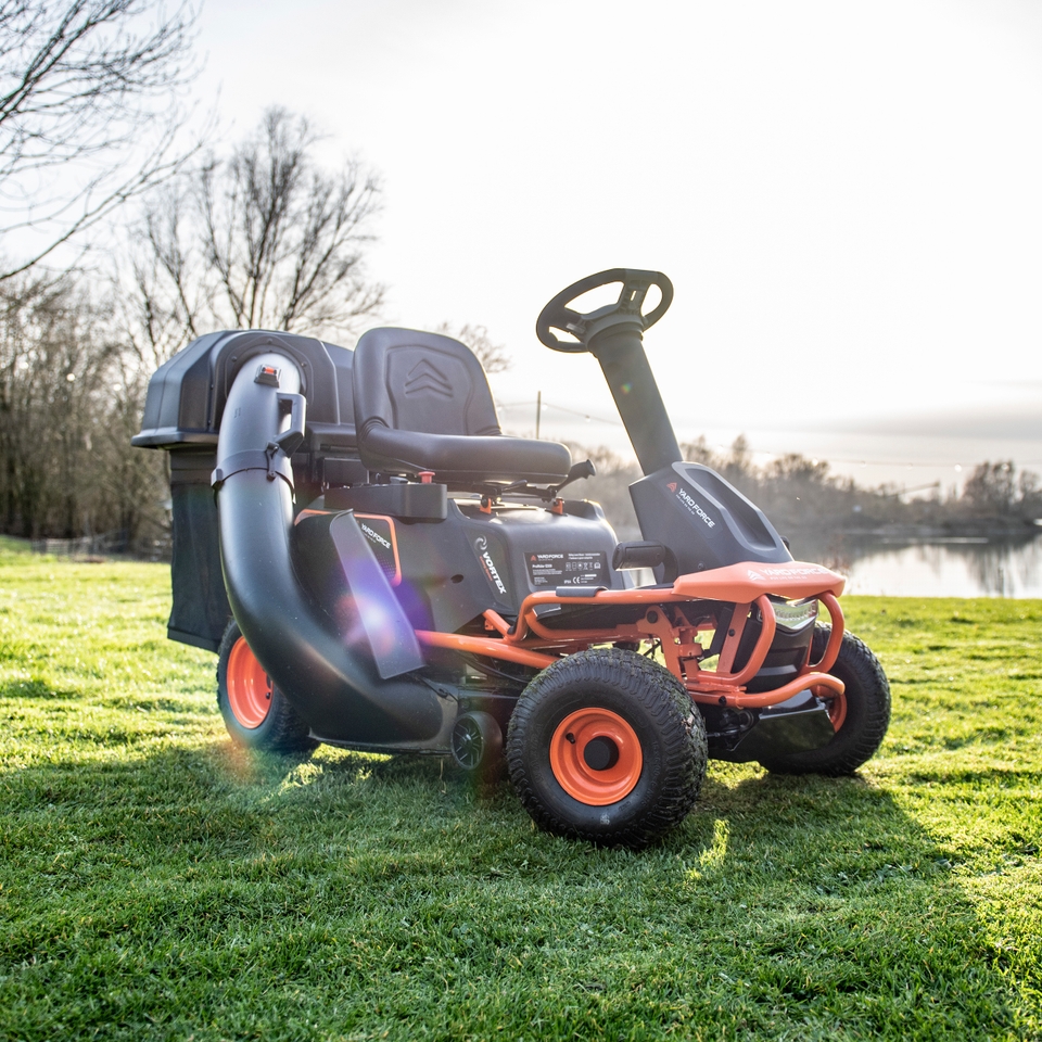 Yard Force ProRider E559 Battery Powered Electric Ride on Lawnmower Homebase