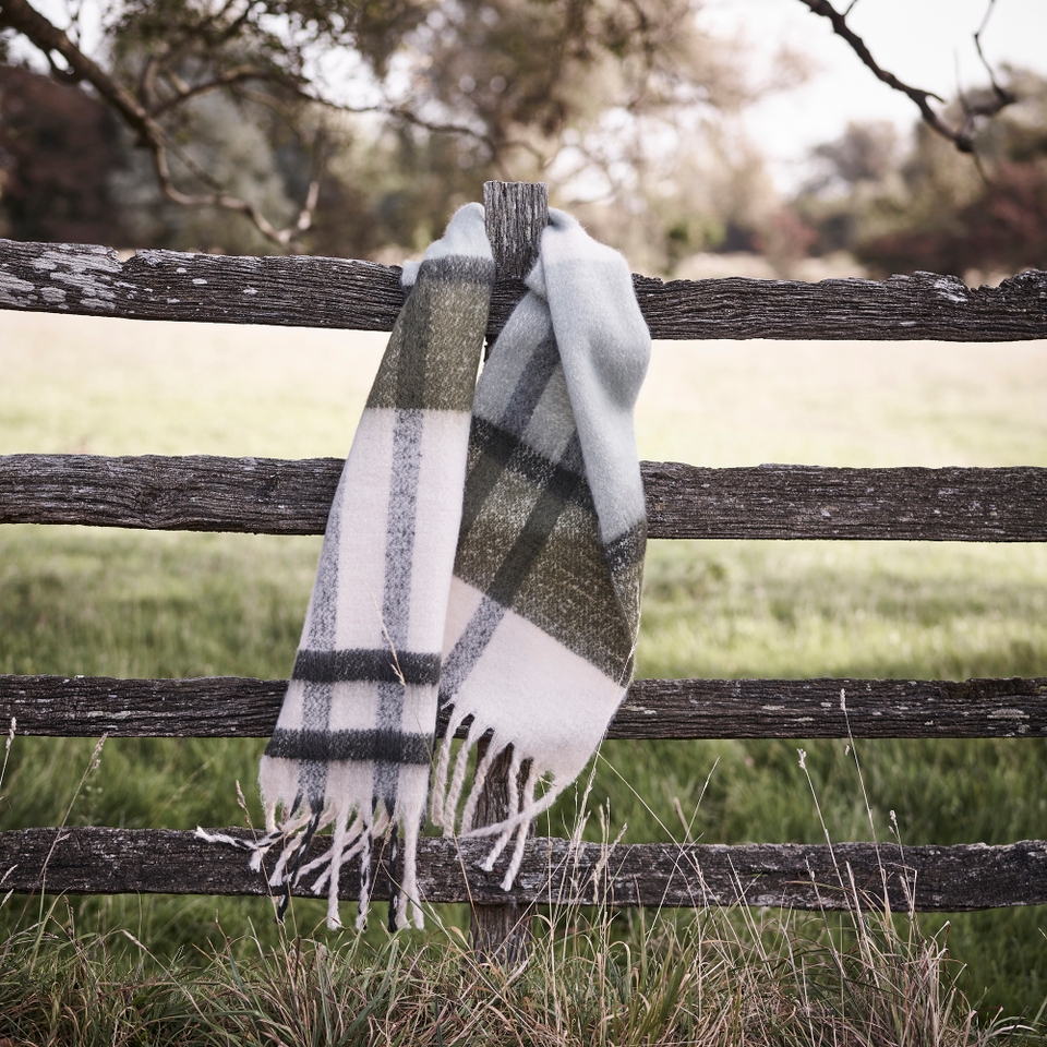 Barbour Isla Tartan Intarsia-Knit Scarf