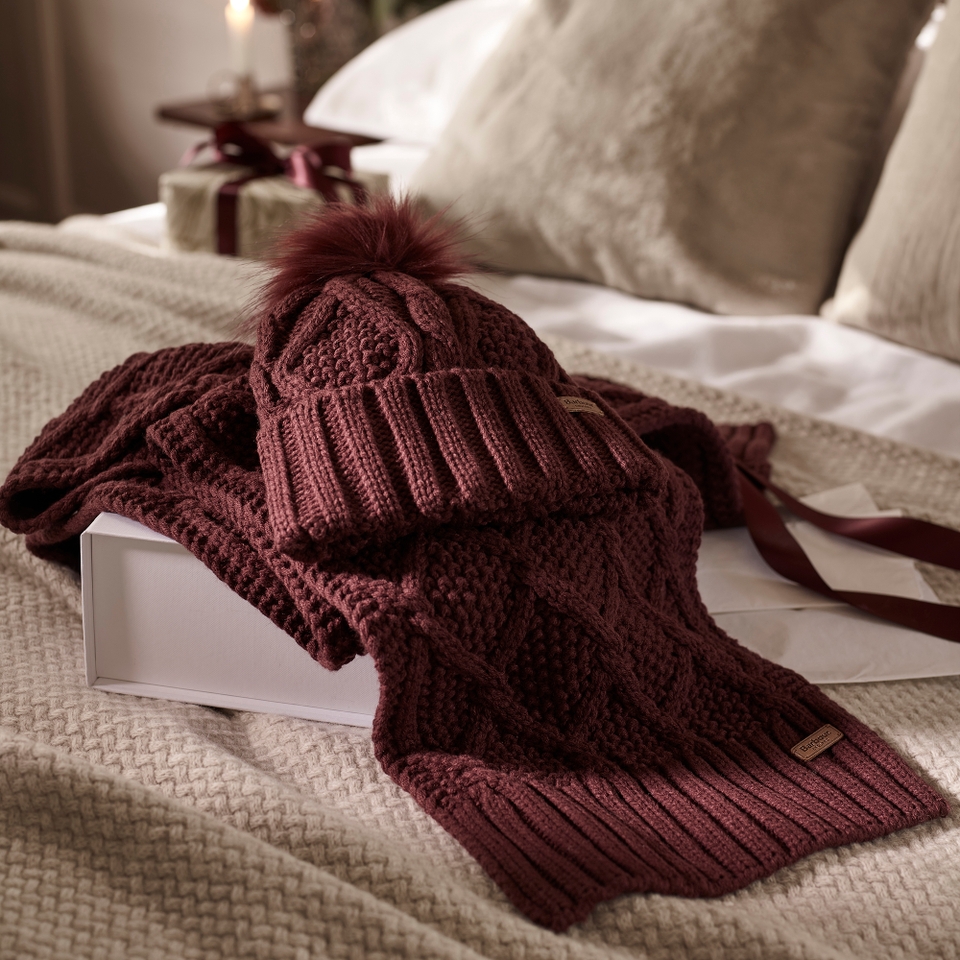 Barbour Ridley Knit Beanie And Scarf Gift Set