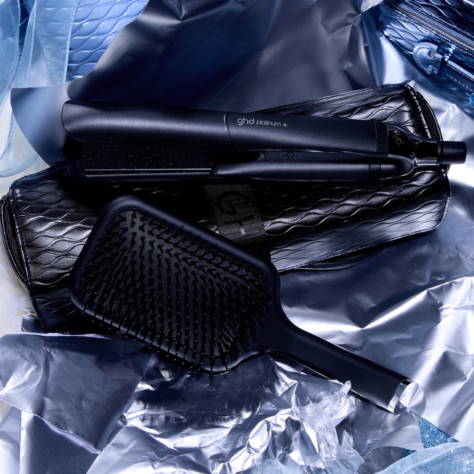 ghd Platinum Gift Set with Hair Straightener Cult Beauty