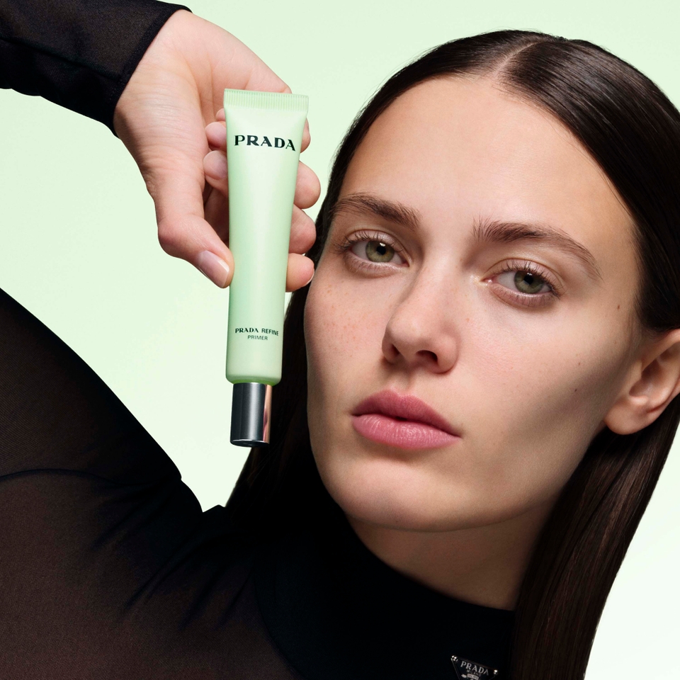『4年保証』 Prada Refine Blurring Extending Primer 30ml | LOOKFANTASTIC 化粧下地