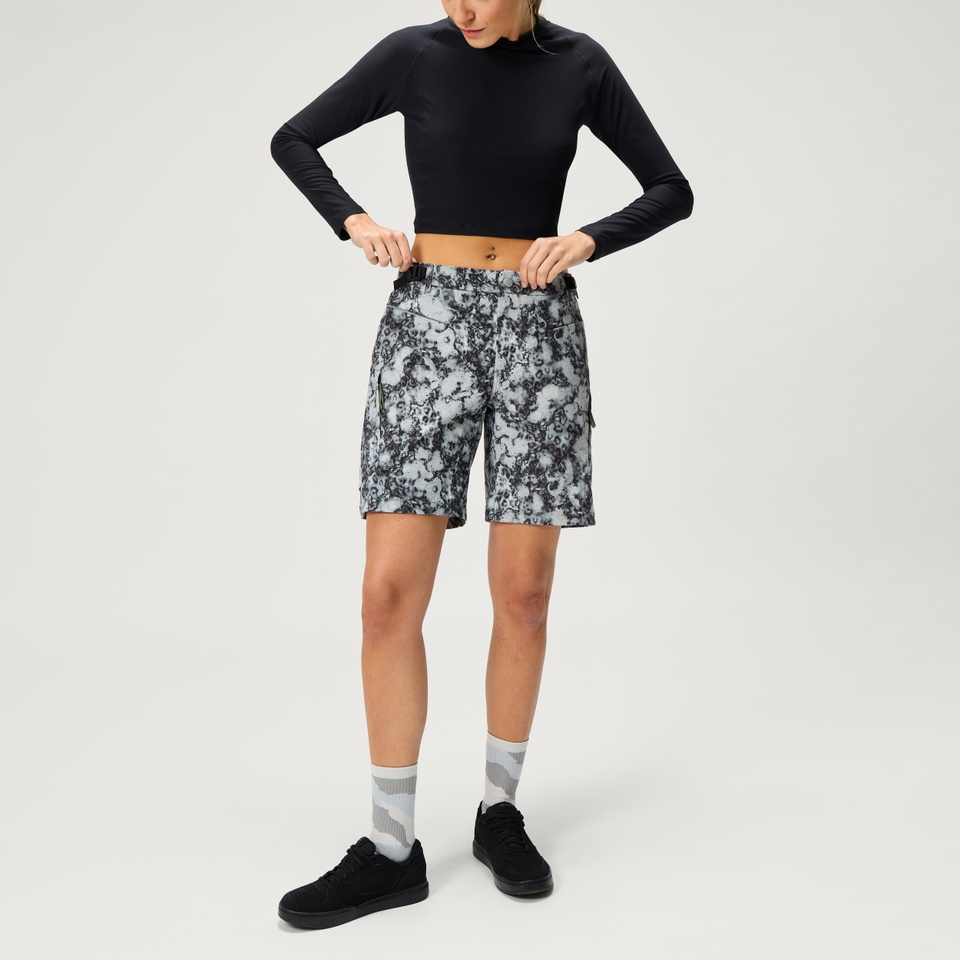 Women's SulTrac Adv 8" Shorts - Dispersed Floral