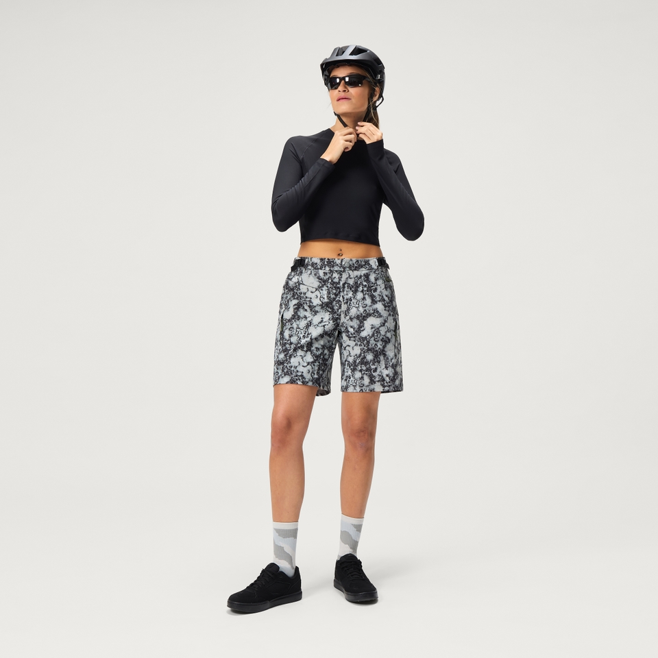 Women's SulTrac Adv 8" Shorts - Dispersed Floral