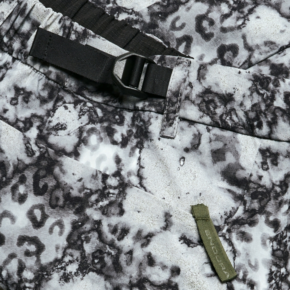 Women's SulTrac Adv 8" Shorts - Dispersed Floral