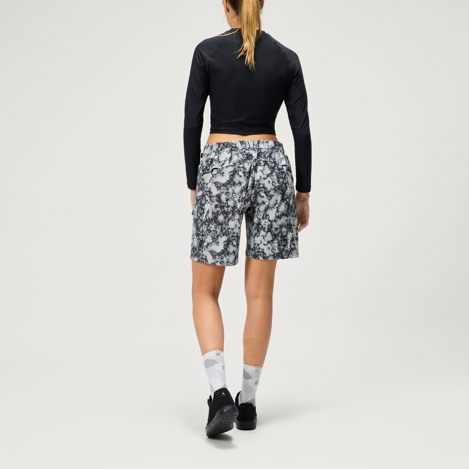 Women's SulTrac Adv 8" Shorts - Dispersed Floral