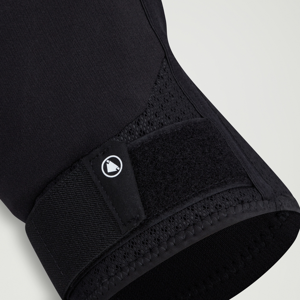 ENDURA STRACK ELBOW PROTECTOR , BK