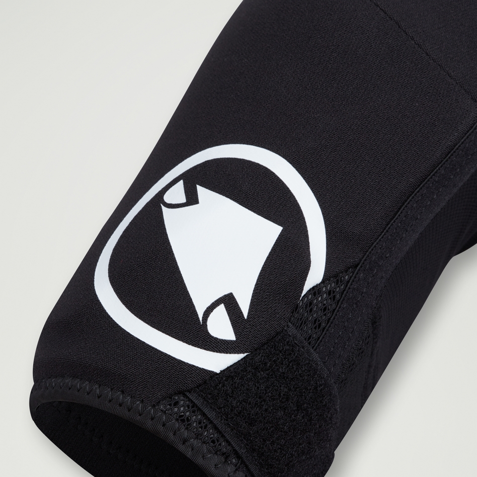 ENDURA STRACK ELBOW PROTECTOR , BK