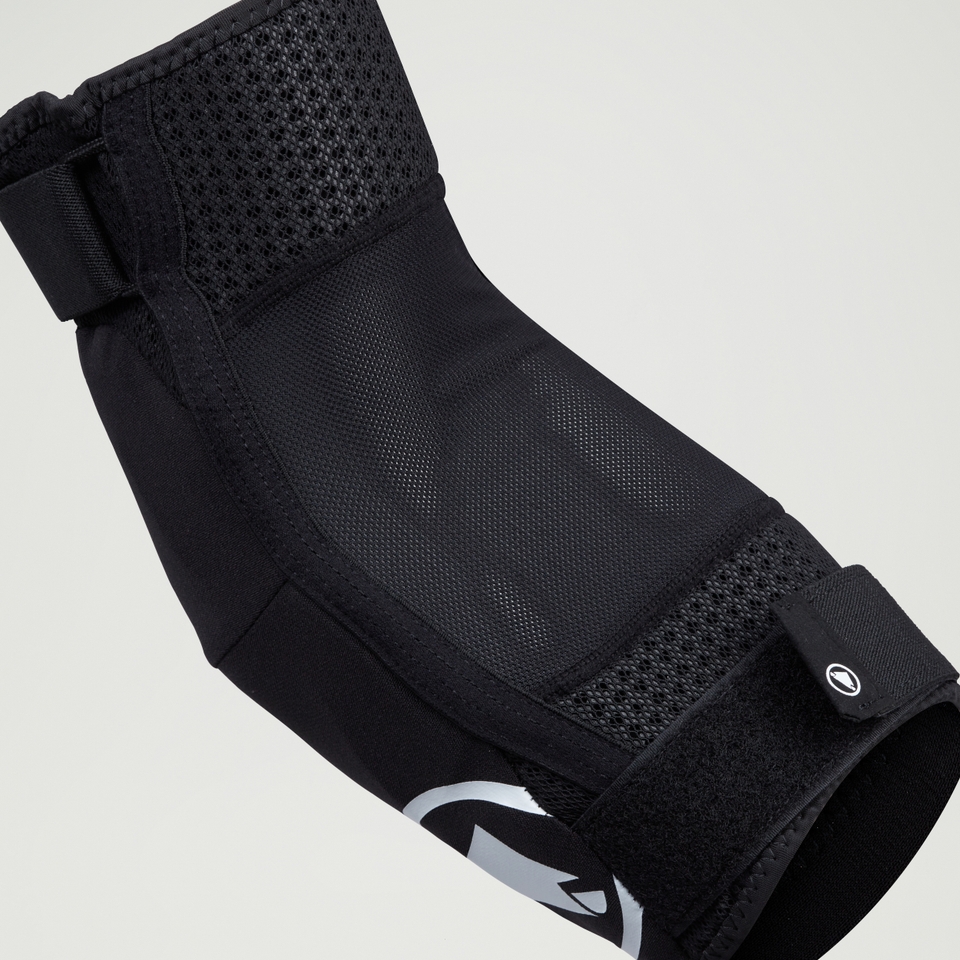 ENDURA STRACK ELBOW PROTECTOR , BK