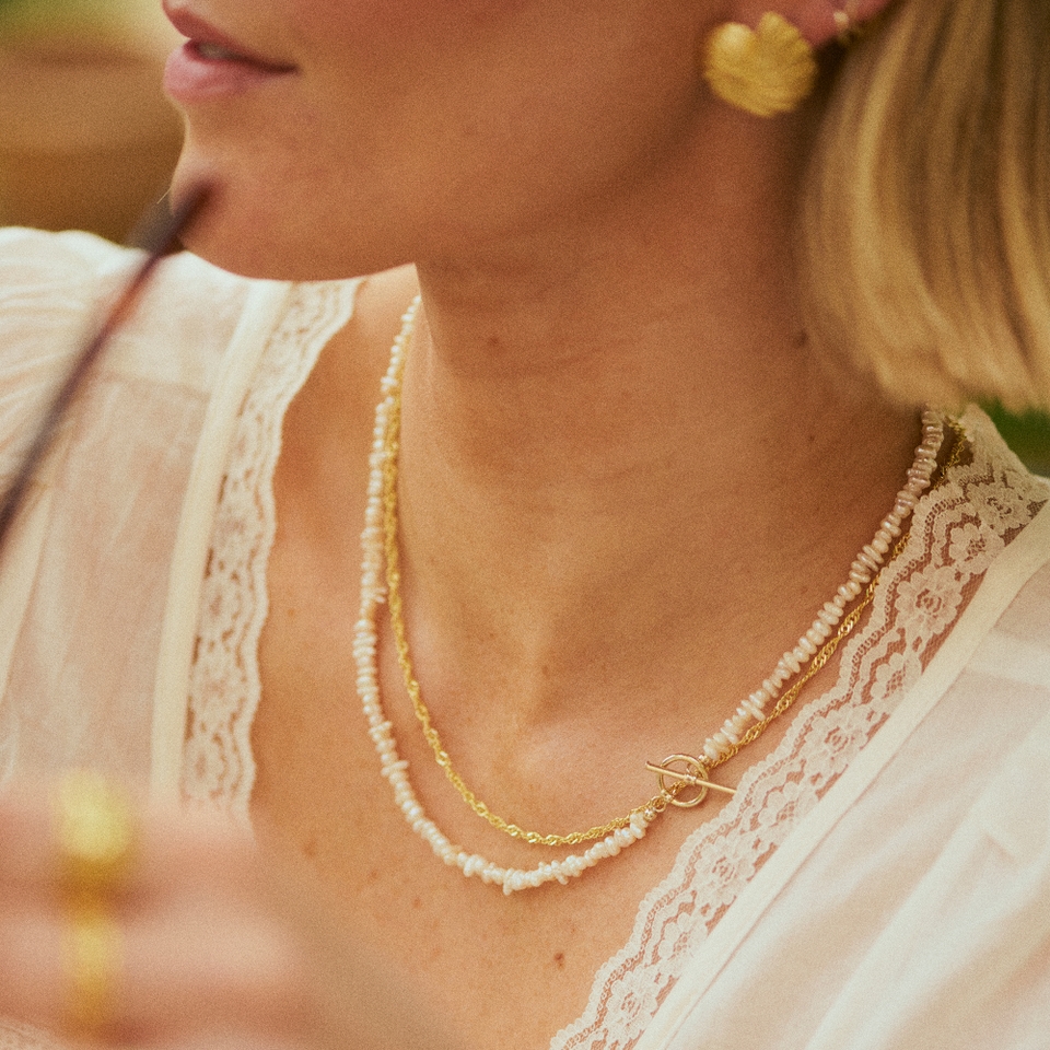 Daisy London x Polly Sayer Beach Pearl T-Bar Necklace