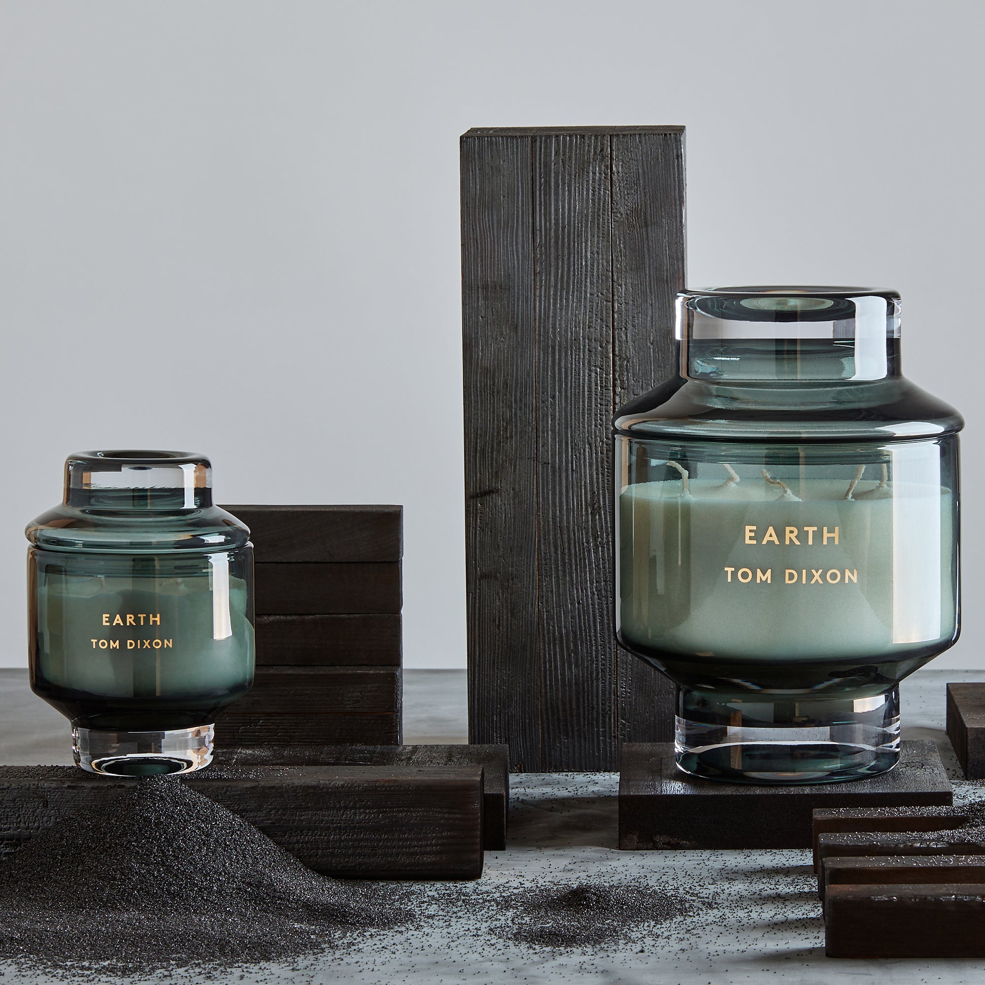 Tom Dixon Element Scent Candle Medium - Earth | Cult Beauty