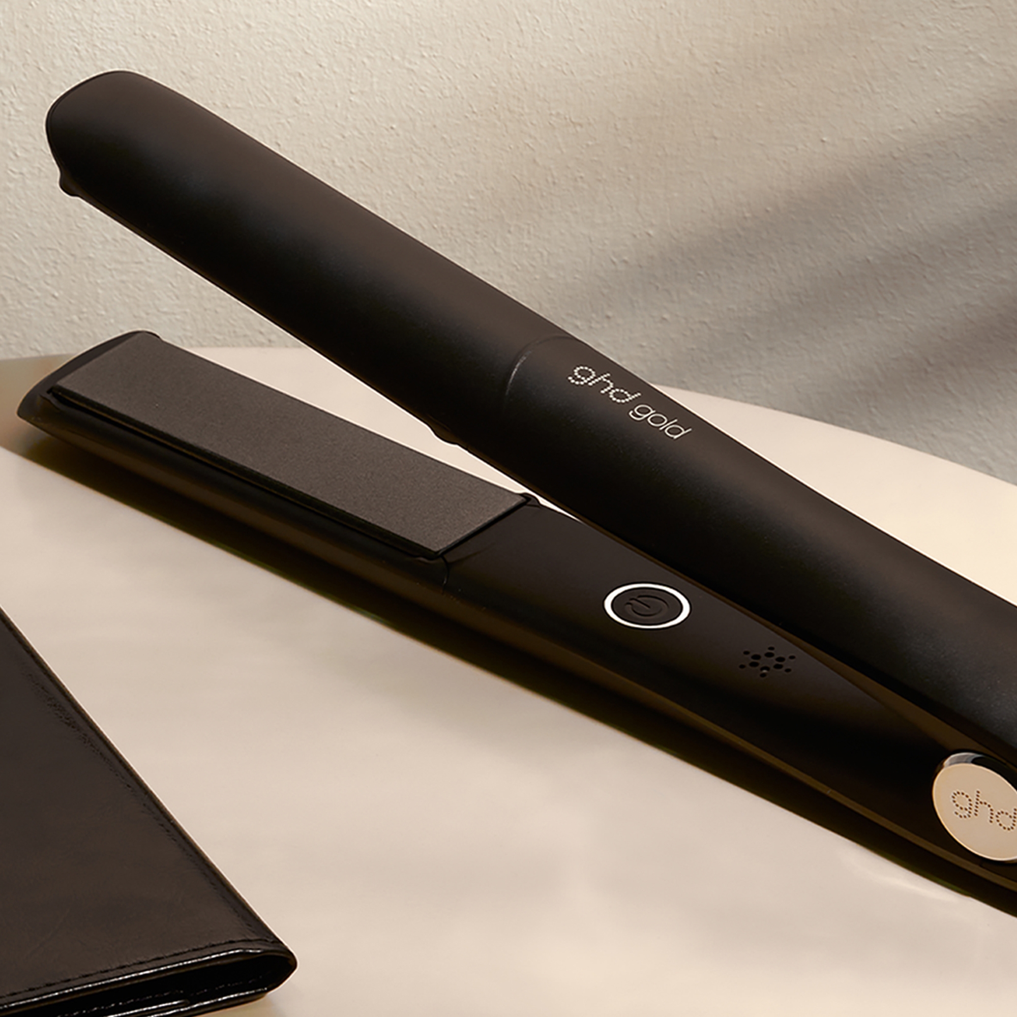 ghd Gold Hair Straightener Black LOOKFANTASTIC