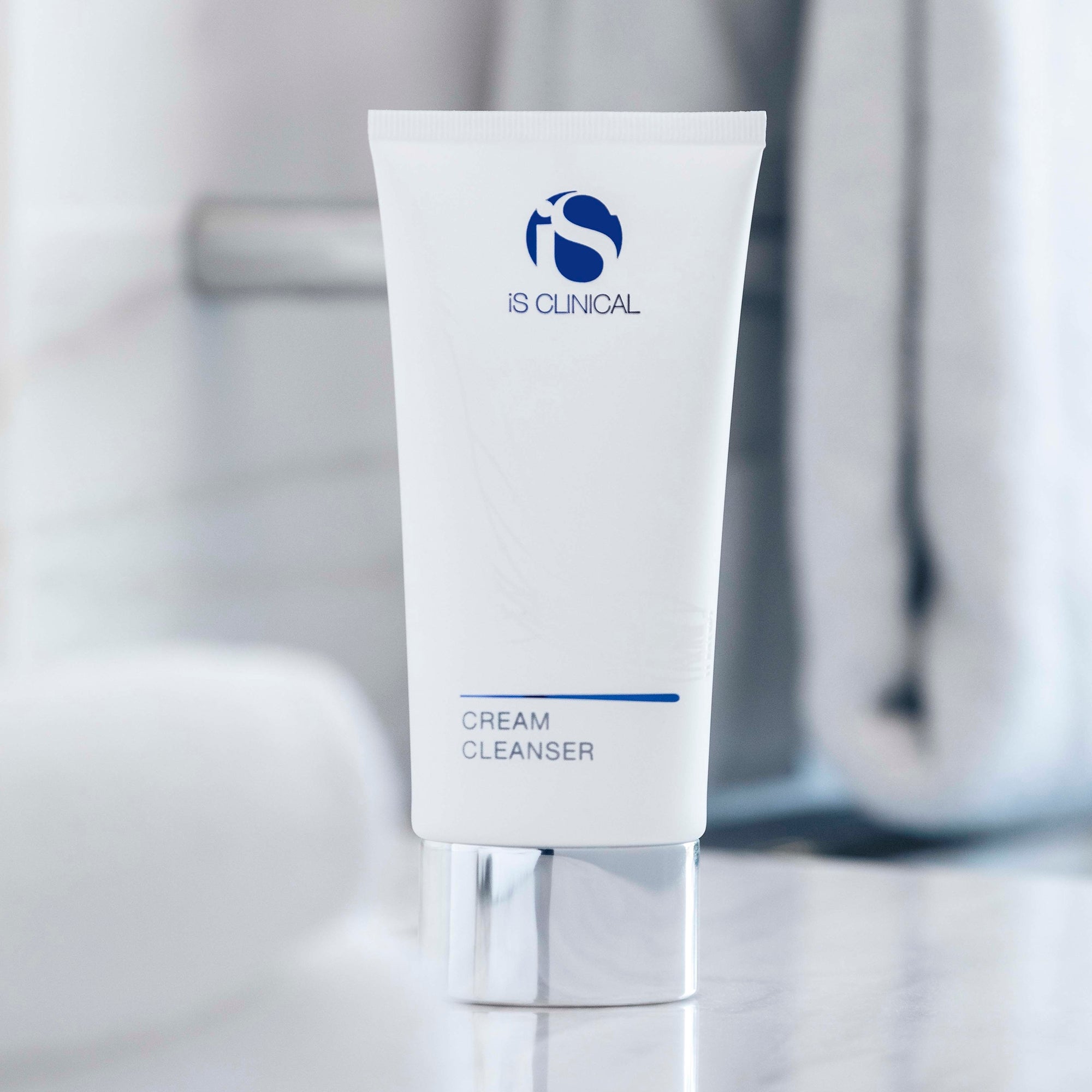 iS Clinical Cream Cleanser (4 oz.) | Dermstore