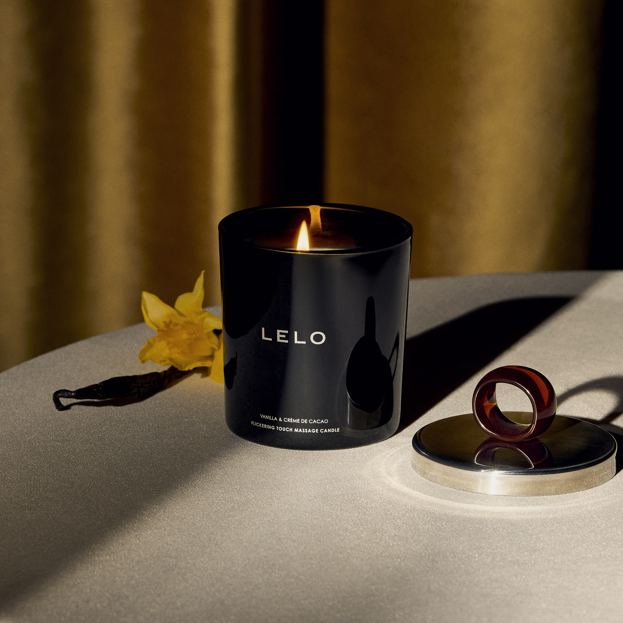 LELO Vanilla and Crème de Caco Massage Candle 150g | Cult Beauty