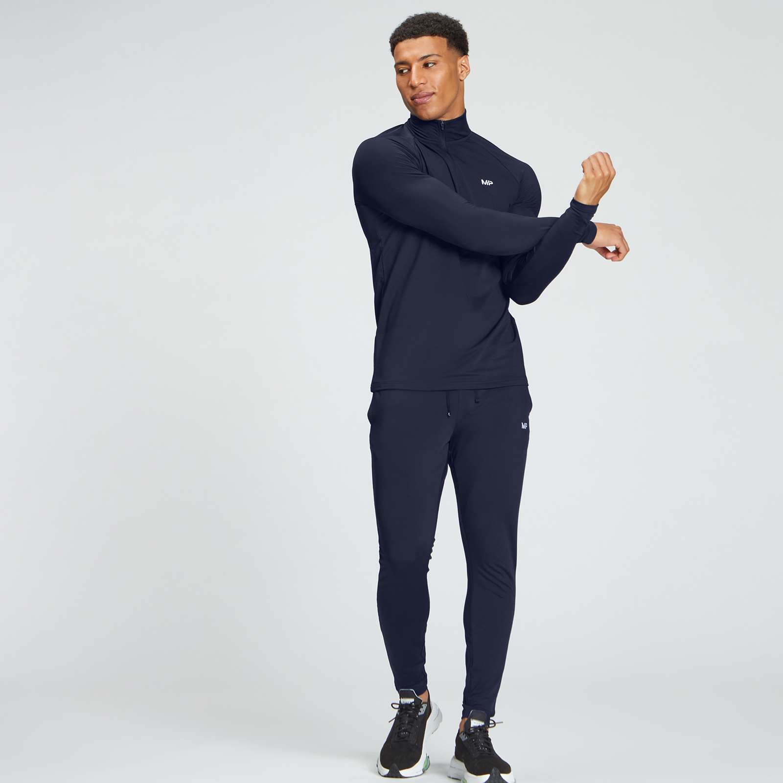 メンズ エッセンシャル 1/4 ジップ トップ - ネイビーの通販