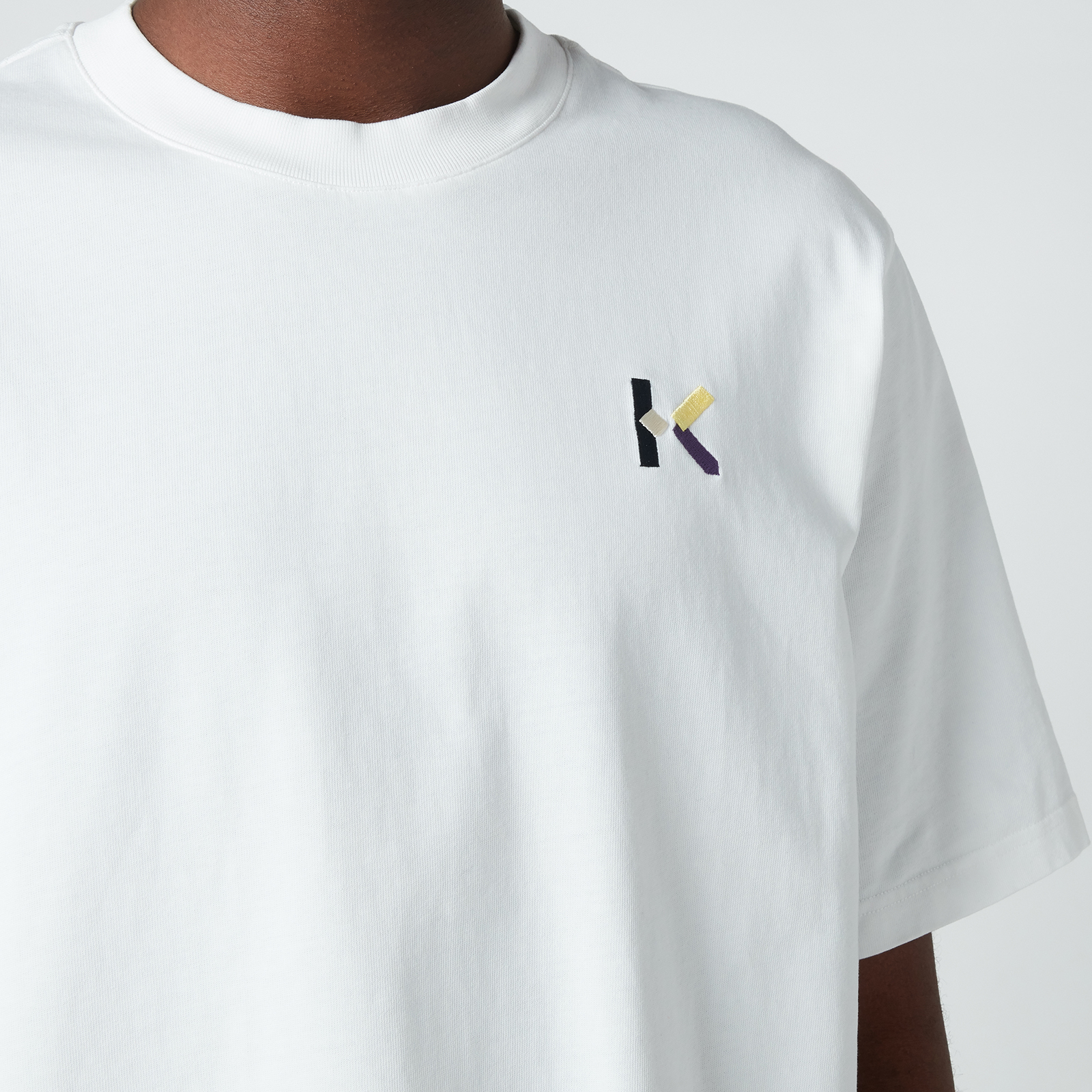 Tシャツ・カットソー TAGLIATORE Men T-shirt White KEYSPWE2509 BIANCO Tagliatore T-Shirts for Men - Shop Now on FARFETCH