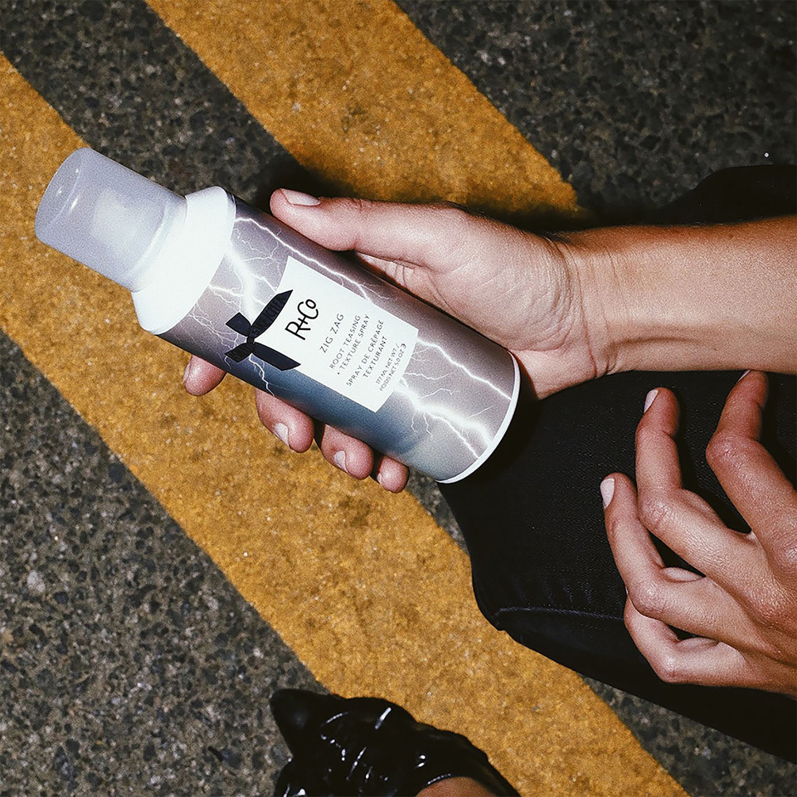 R+Co ZIG ZAG Root Teasing Texture Spray (5 oz.) | Dermstore