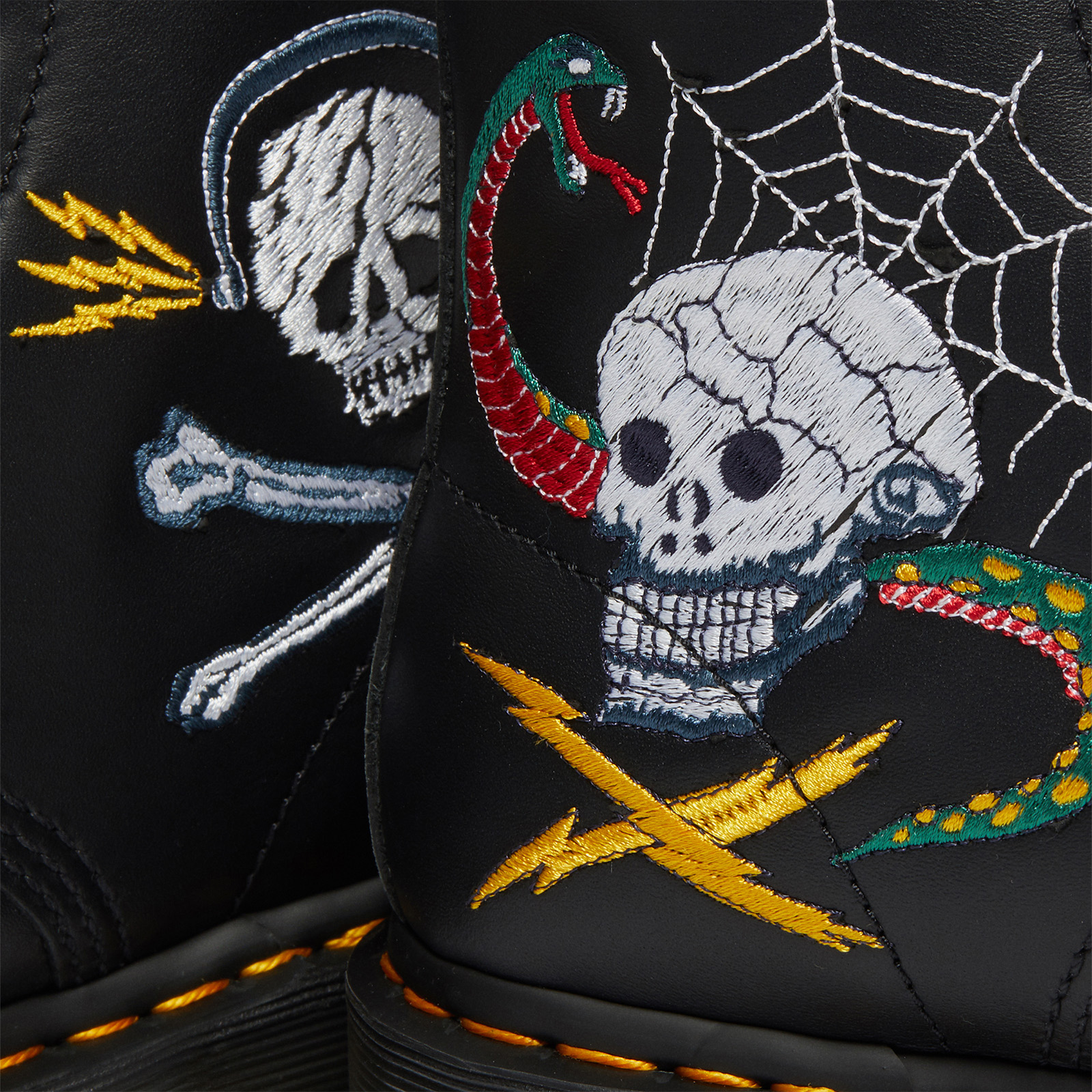 New Dr Martens 1460 Souvenir Mn 5 Wm 6.5 Eye Boots authentic Black Embroidered Skull Tiger